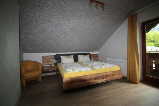 Schlafzimmer 1