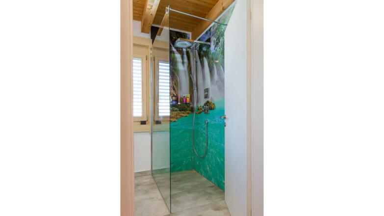 2021 - Ferienhaus Schwaiger - Walk in Dusche Badezimmer im EG