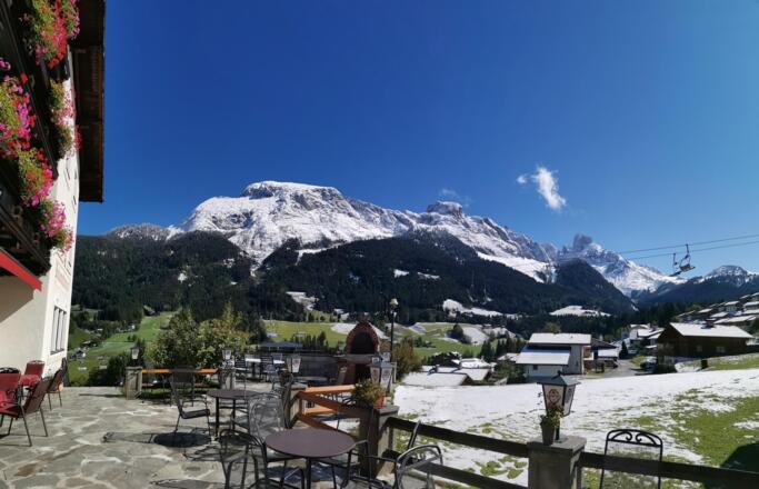 Dolomitenhof Terrasse