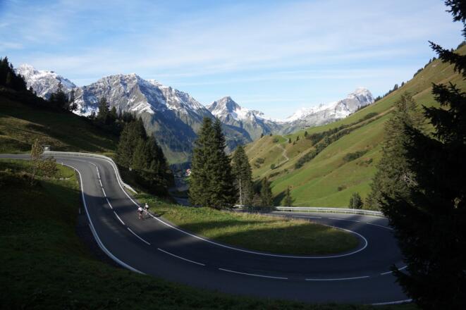 Kurvenreiche Strecke auf den Hochtannbergpass
