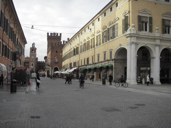 Platz in Ferrara