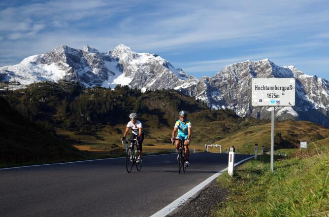 Rennradler auf dem Hochtannbergpass