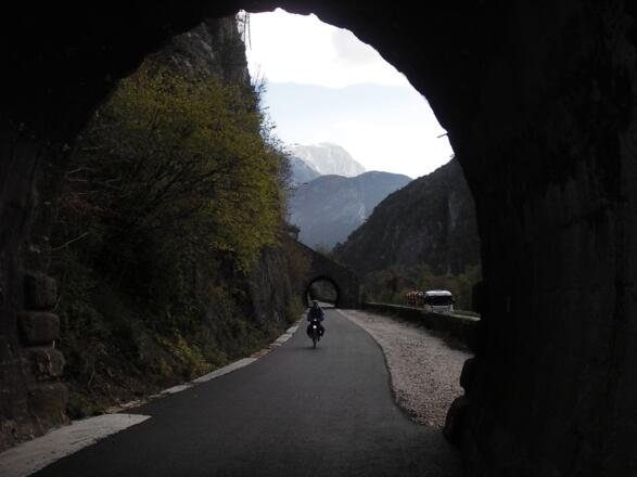 Tunnel am Radweg
