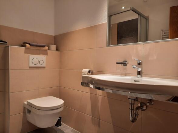 Dusche und WC