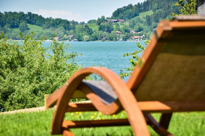 Liegewiese mit Seeblick