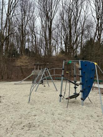 Spielplatz neben die Gedächtniskapelle St. Emmeram