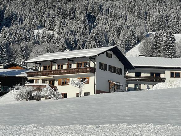 9273AF92-30D0-4337-8BEC-69ADAFF3C043