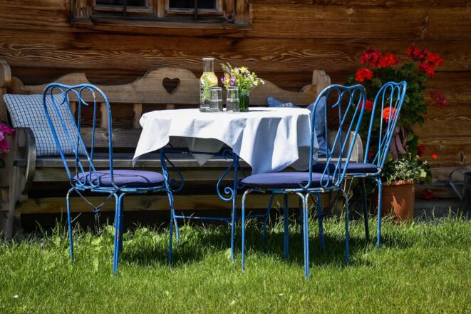 Sitzecke am Gartenhaus