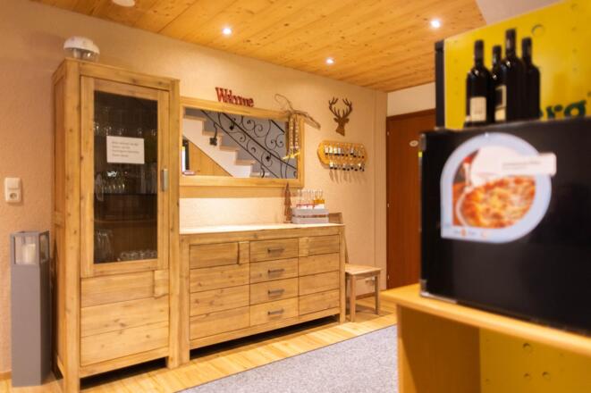 Eingang mit Getränkekühlschrank