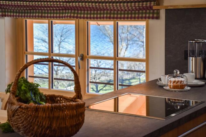 Stadlsuite mit Seeblick , sogar von der Küche aus.