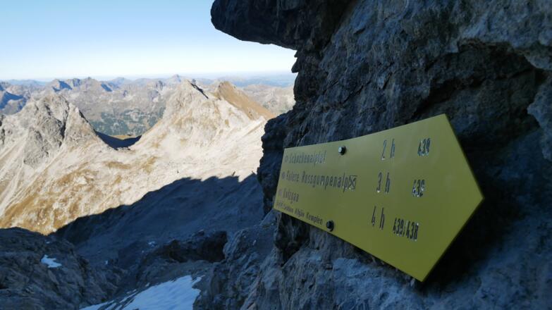 Wegweiser an der Kleinen Steinscharte