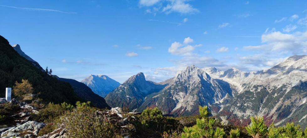 Imposant ragen die Hohe Munde, Gehrenspitze und die Dreitorspitze (v.l.n.r) in den Himmel