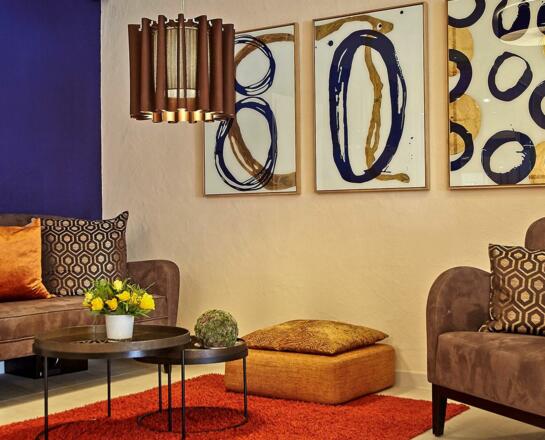 Hotel Halle Blaue Wand Detail Hotel Bavaria