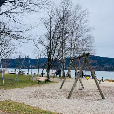 Spielplatz am See