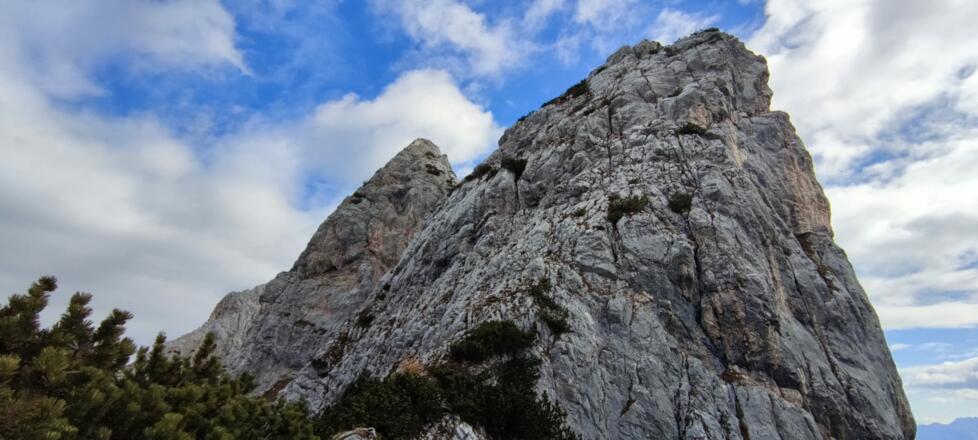 Nun geht es steil bergab zur Arnplattenspitze. Sieht wilder aus als es ist