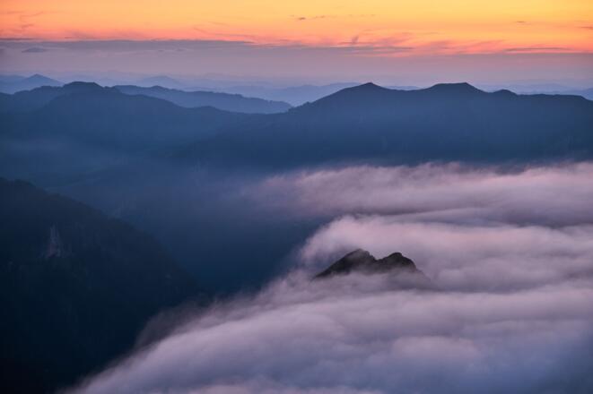 Sonnenuntergang Kanisfluh im Nebel