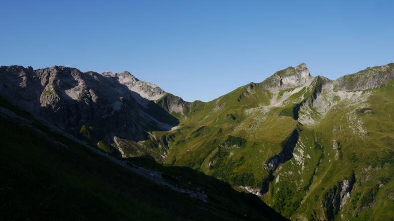 Blick auf das Himmeleck (rechts der Mitte); rechts: der Schneck, links: der Große Wilde