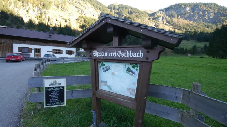 Vor der Alpsennerei Eschbach