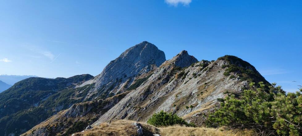 Am Riedkopf angekommen, geht es weiter über die Achterköpfe zur Großen Arnspitze (höchster Punkt)