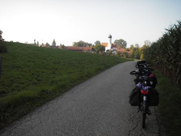Dorf vor Aying