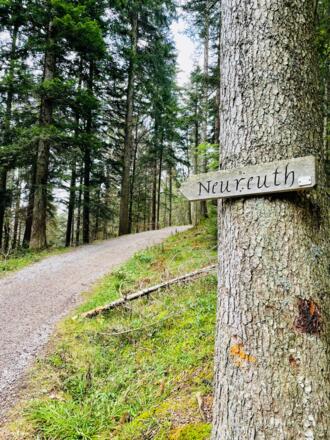Wegweiser Neureuth