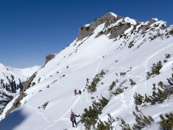 Gefährliche Lawinenhänge am Gipfel des Südlichen Schartenkopfs