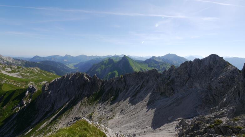 Blick vom Kastenkopf auf den Grat zwischen Kirchendach und Kälbelespitze