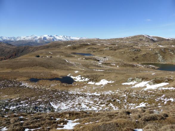 Die Seenplatte, rechts hinten die Schwarzwand