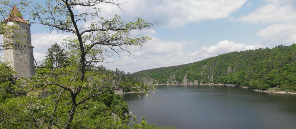 Burg und Stausee Zvikov