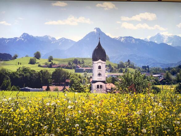 Blick auf den Nesselwanger Kirchturm