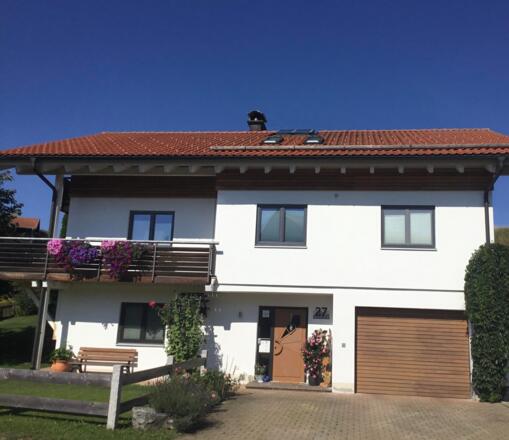 Ostansicht mit Stellplatz