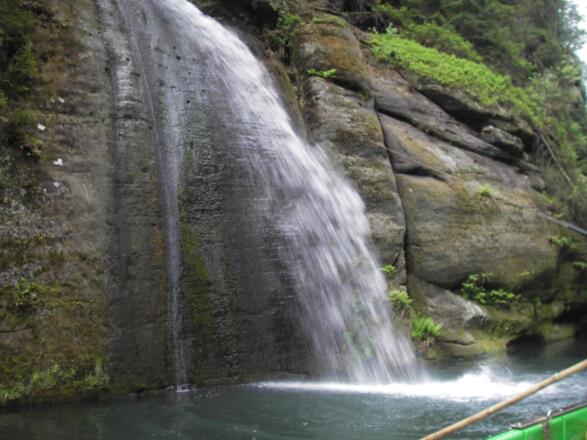 Wasserfall in die Kamenice-Klamm