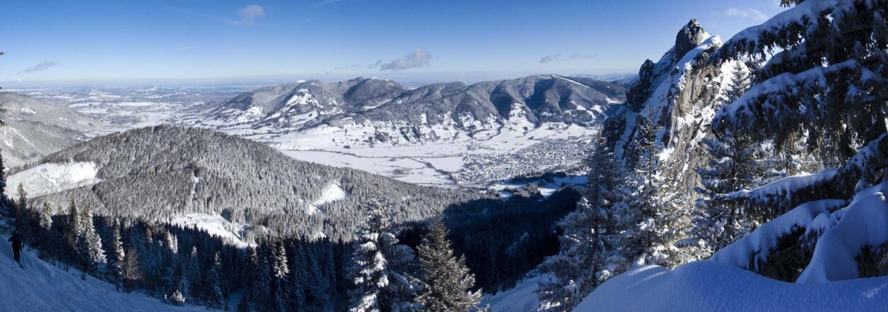 Panoramablick vom Zahn über Hohen Peißenberg, Hörnle, Aufacker und nach Oberammergau.