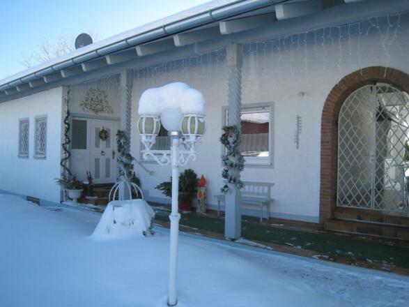 Hauseingang im Winter