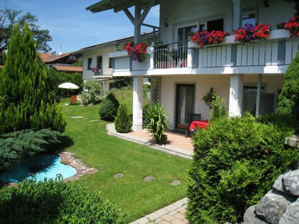 Blick vom Garten zur Ferienwohnung