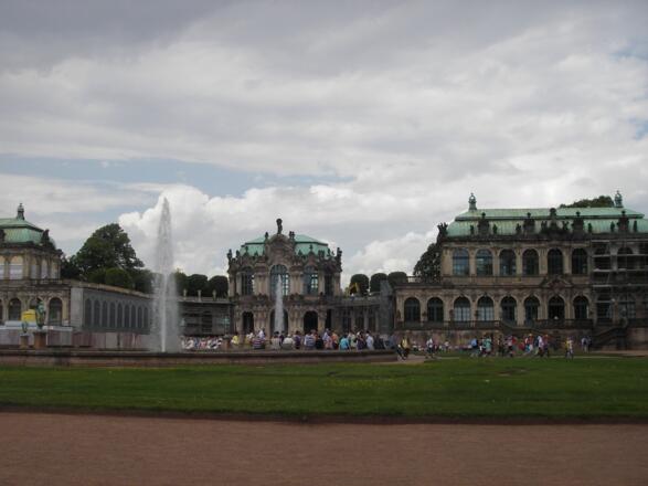 Zwinger, Wallpavillon