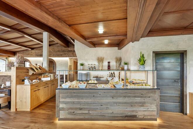 h-hotels_buffet-oberstaufen-koenigshof-hotel-resor