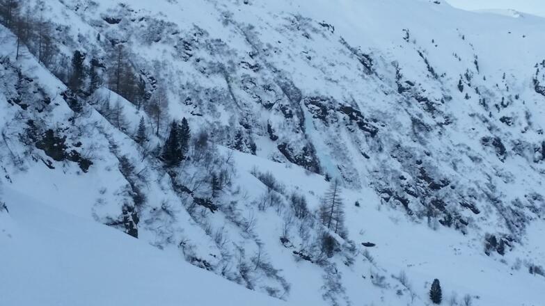 Der weithin sichtbare Eisfall Das Schild