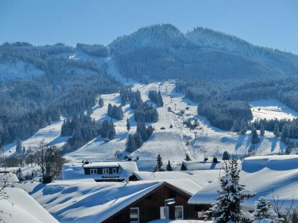 Hausberg Alpspitze mit Skipiste