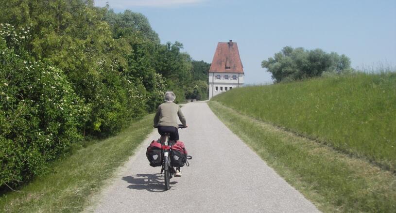 am Donaudamm bei Deggendorf