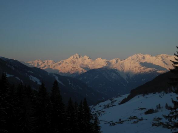 Morgenstimmung beim Aufstieg zur Naviserhütte, Blick zum Habicht