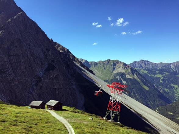 Gemütliche Auffahrt mit der Lünerseebahn