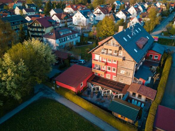 Alpenhof von Oben Rückseitenansicht