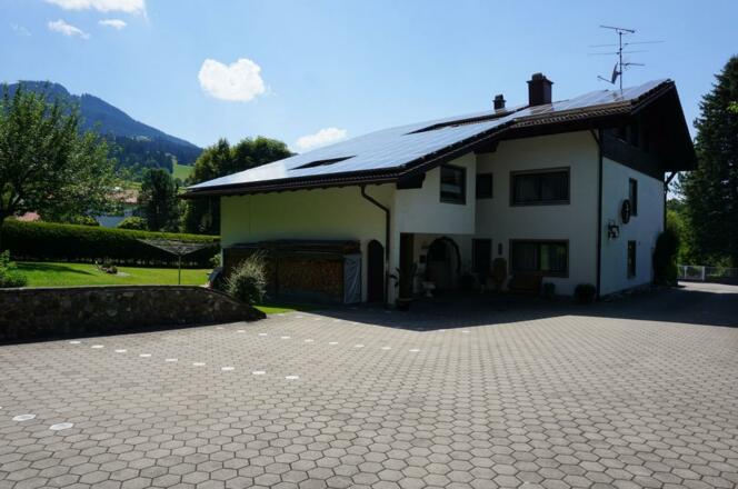 Haus Weidach, Innenhof mit Parkplätzen