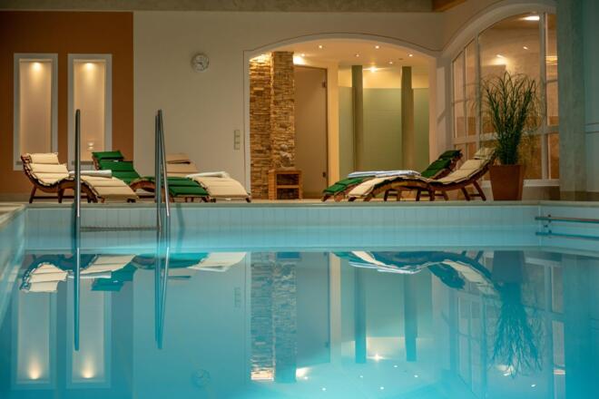 Hallenbad im Hotel Interest