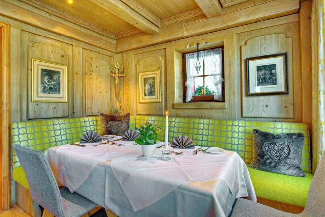 2015-stube-tisch-diana