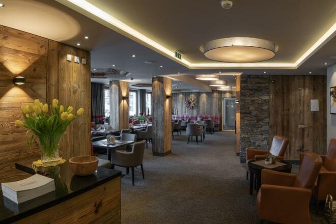 Rezeption mit Lounge