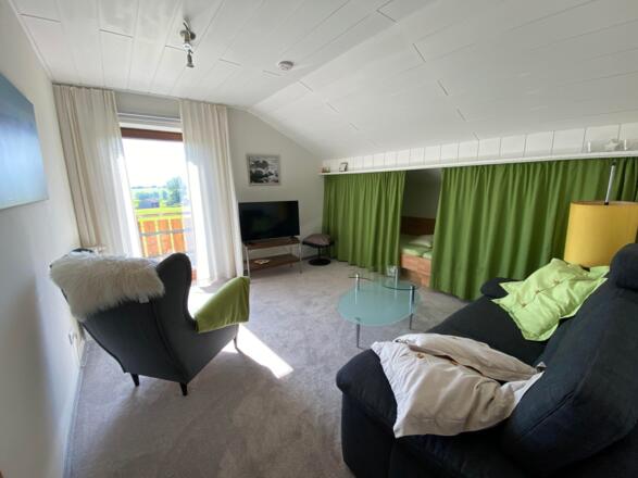 Sterne-FEWO - Wohnzimmer mit 2 Zusatzbetten