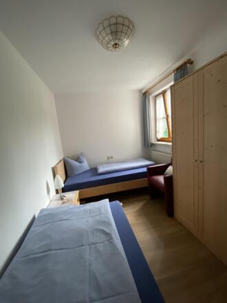 Schlafraum mit getrennten Betten