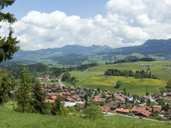 Die Aussicht über Obermaiselstein zum Wertacher Hörnle
